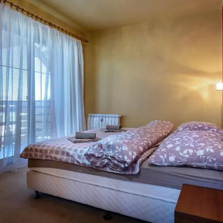 Апартаменты Jointatry Sk - One And Two Bedroom Велька-Ломница