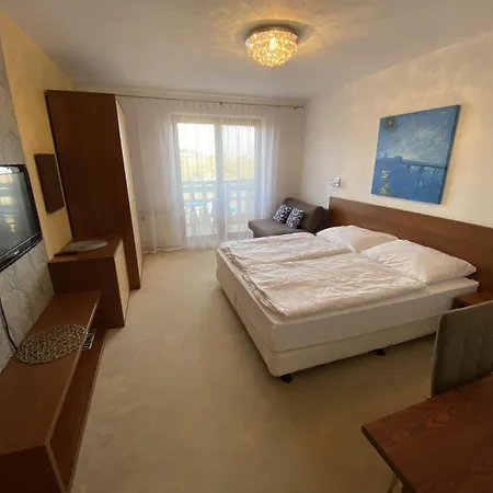 Jointatry Sk - One And Two Bedroom Велька-Ломница