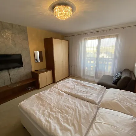 Jointatry Sk - One And Two Bedroom Велька-Ломница