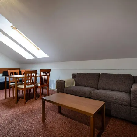 Апартаменты Jointatry Sk - One And Two Bedroom Велька-Ломница