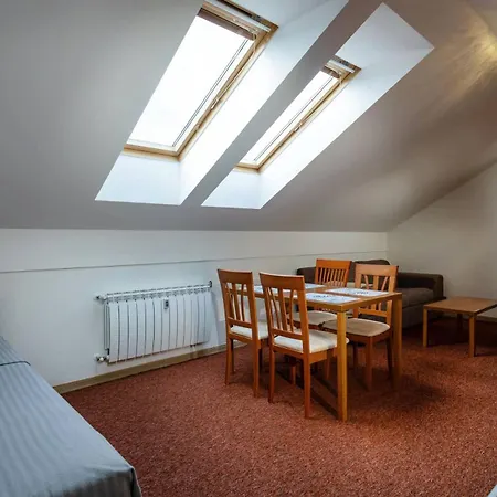 Jointatry Sk - One And Two Bedroom Велька-Ломница